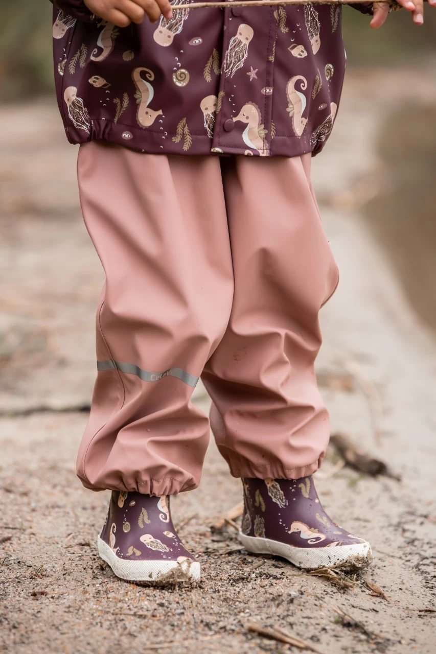 CeLaVi Regenanzug Seepferdchen Bordeaux Rosa Zweiteiler 9 CeLaVi Regenanzug Seepferdchen Bordeaux Rosa Zweiteiler – Bild 7